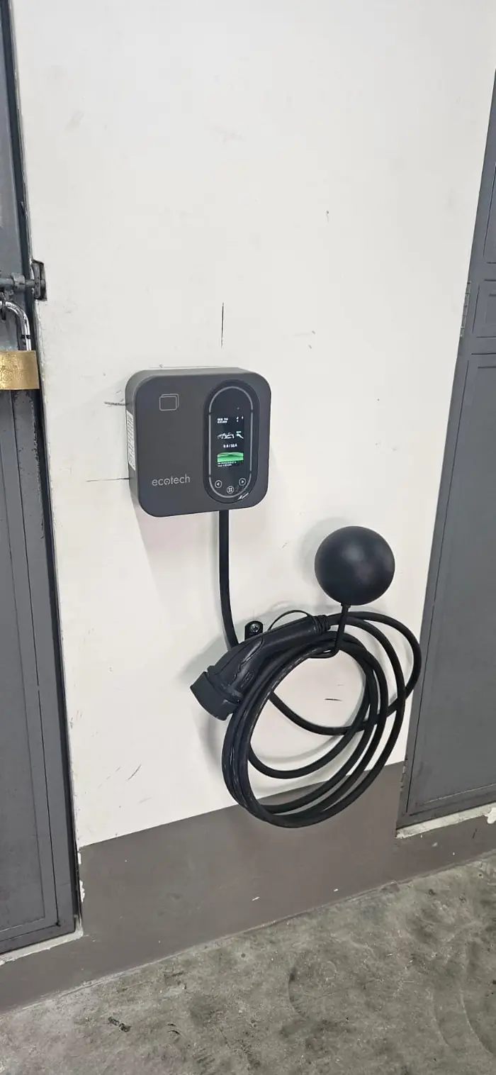 Cargador para vehículo eléctrico instalado